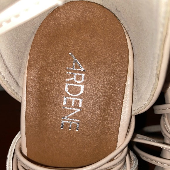 🌼Ardene - Faux Suede Cream Heels - Picture 3 of 9